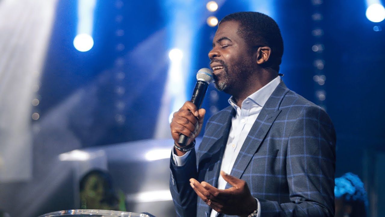 JE ME TIENS DANS LA PRÉSENCE DU SEIGNEUR/MAGNIFIQUE PRÉSENCE DE DIEU 🎶  - Ps Christian SABOUKOULOU