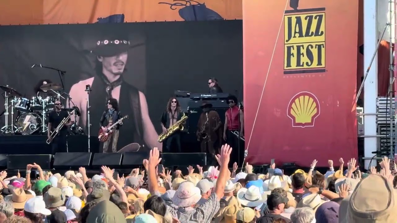 Lenny Kravitz - Let Love Rule (encore, walk the crowd) w/ Trombone Shorty