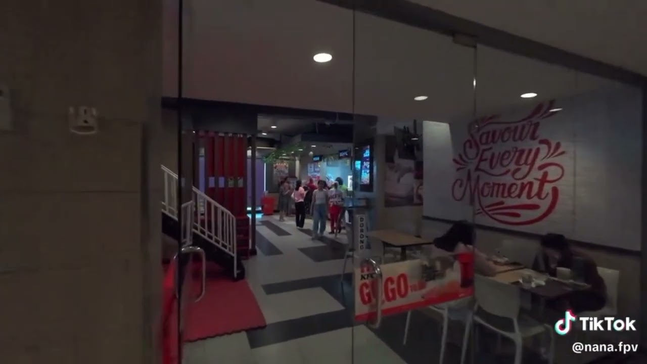 Gays kita riview tempat KFC berlokasi strategis di lampu merah Batam center gays yuk tengok gays🔥🔥😁🙏