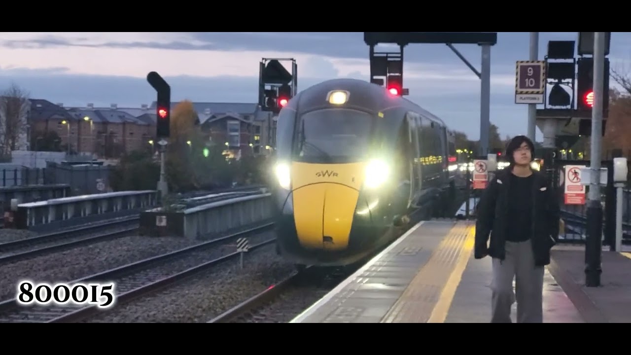 Trains at Oxford (CML) 01/11/25