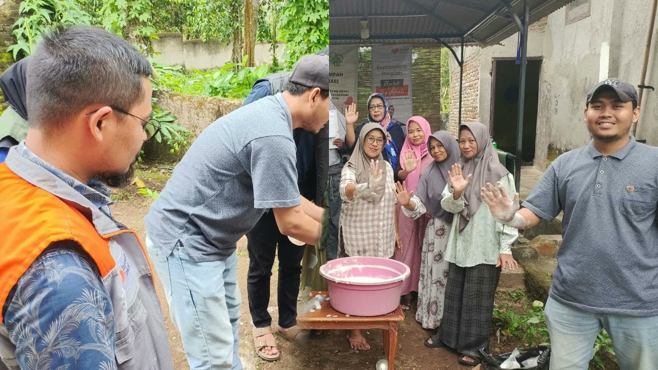 Bank Sampah Ciinjuk Lakukan Pengutan Tahap Lanjutan Produk Ekonomi Sosial SE Sabun Cuci
