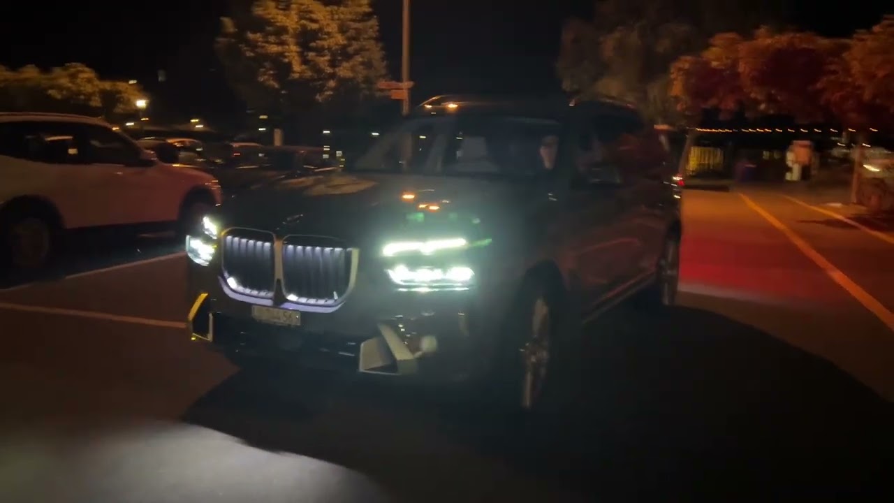 NEW BMW X7 Iconic Glow at night 