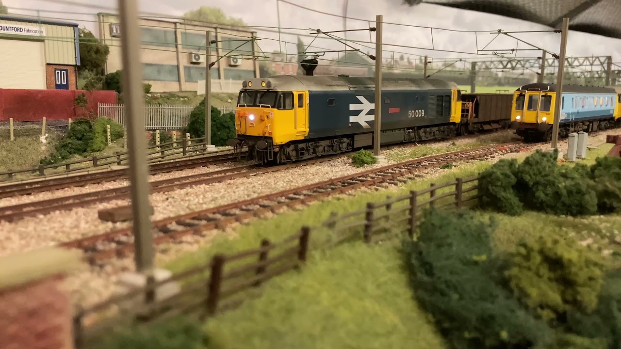 50009 Conqueror Engineers Working