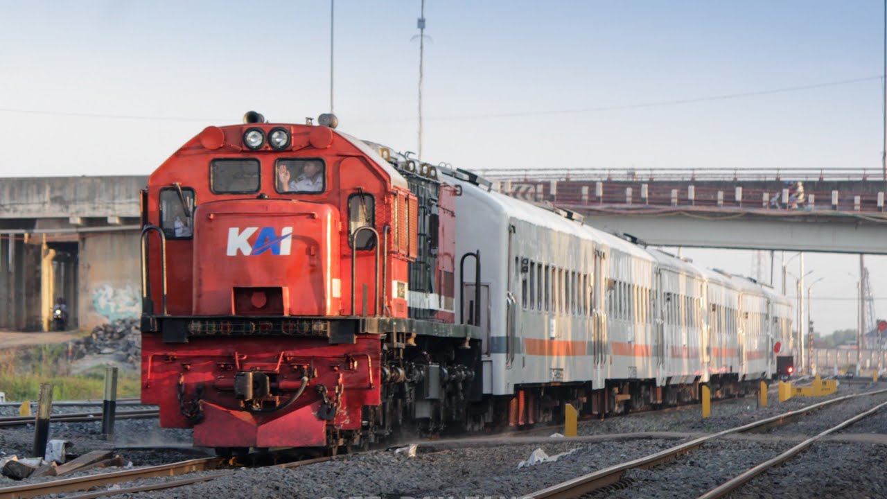 Kereta Api Penumpang & Batubara di Divre 3 Palembang