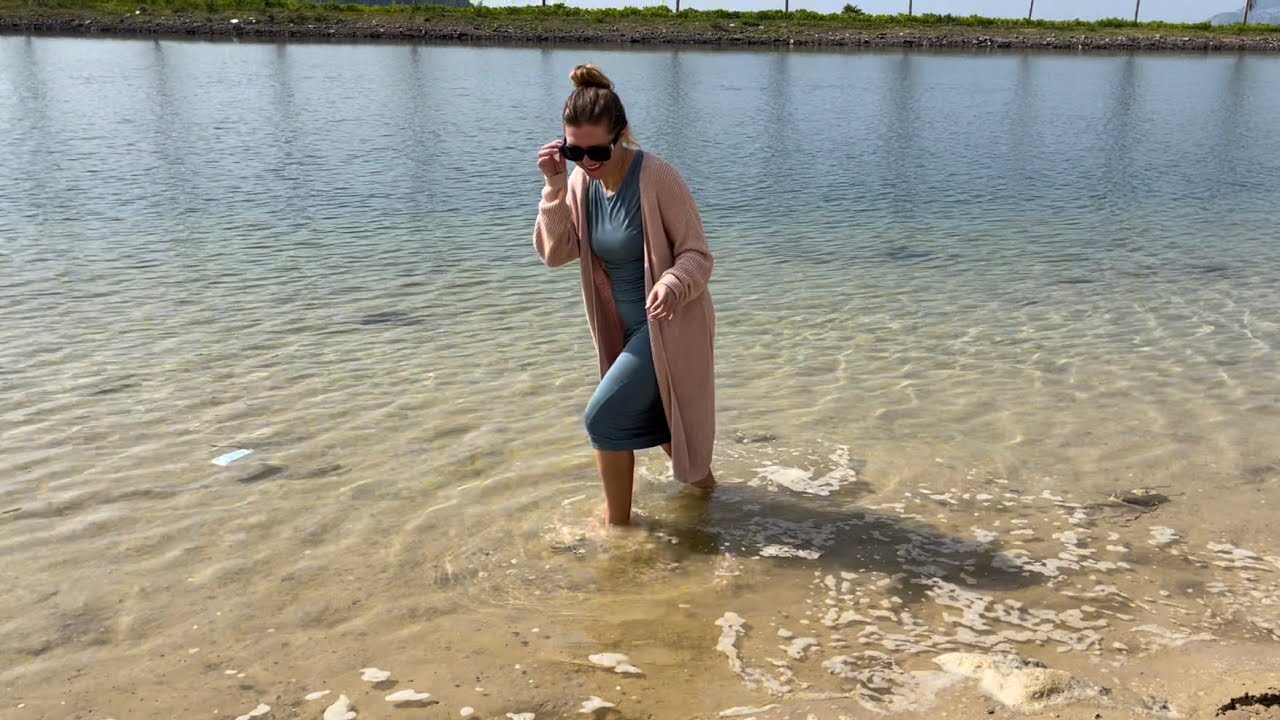 Lulu gets wet in a knitted pink cardigan and turquoise long dress.