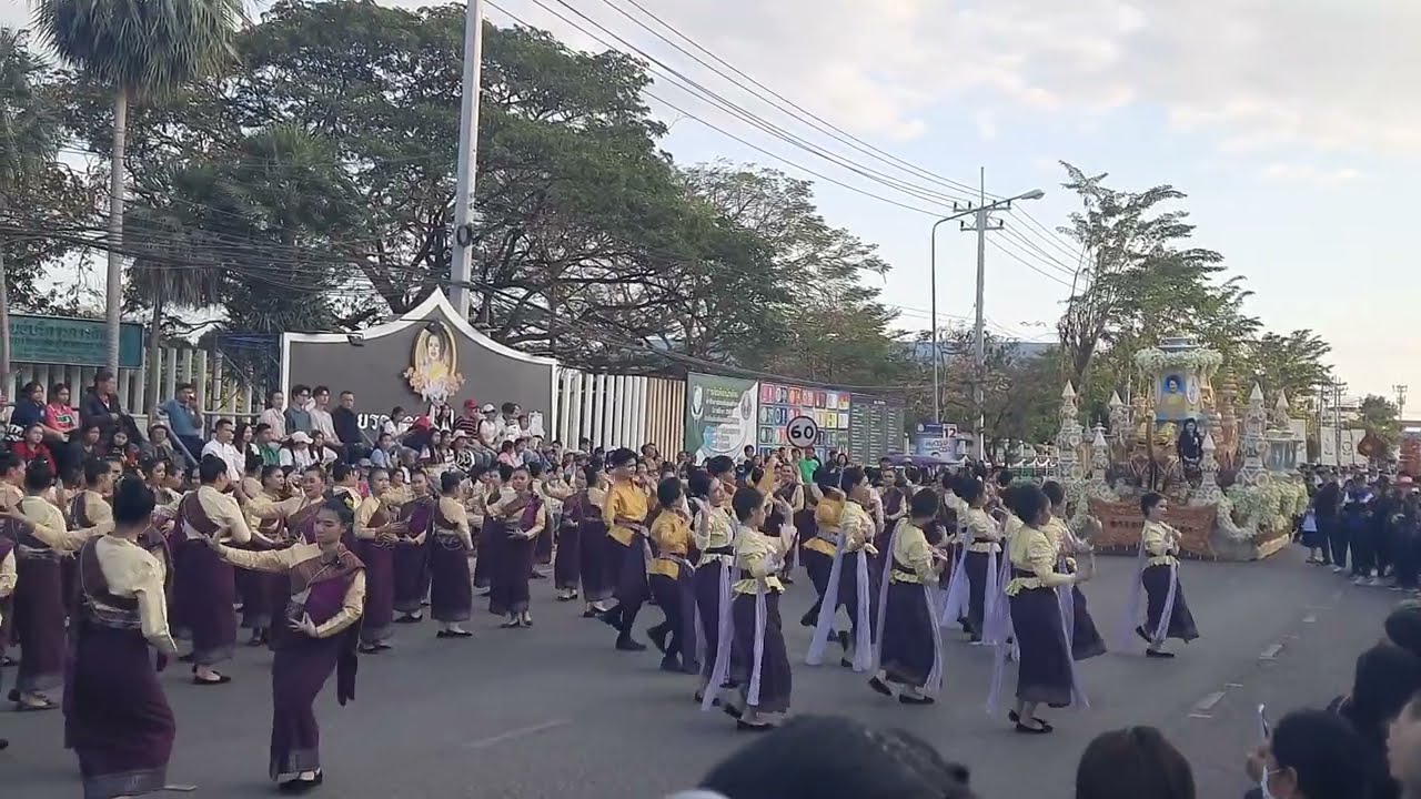 สวยงามขบวนรถบุปผชาติและนางรำฟ้อนงามๆ อ.หล่มเก่า งานมะขามหวานเพชรบูรณ์ ปี2569