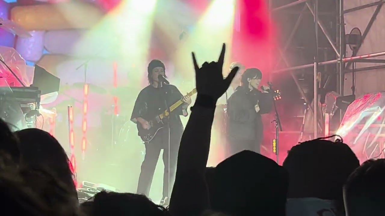 Tegan and Sara Sara took mushrooms Smoking Weed Alone June 29, 2024 Seattle Queer Pride