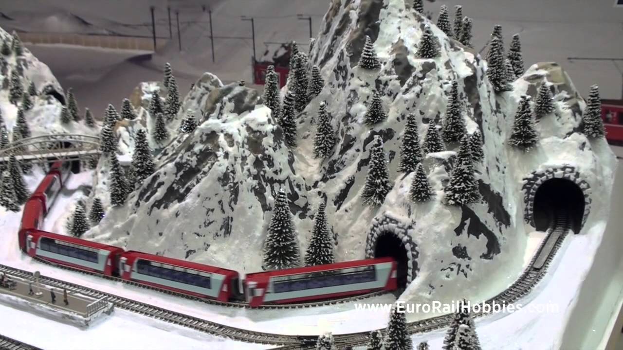 2015 Toy Fair - Kato/Noch N Scale Display with Glacier Express