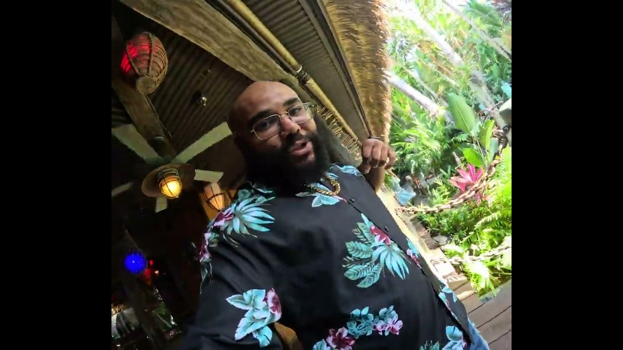 CRAZY WARRIOR SHOW AT THE END !!! janelle’s birthday dinner at the mai-kai restaurant 10/10!!! 