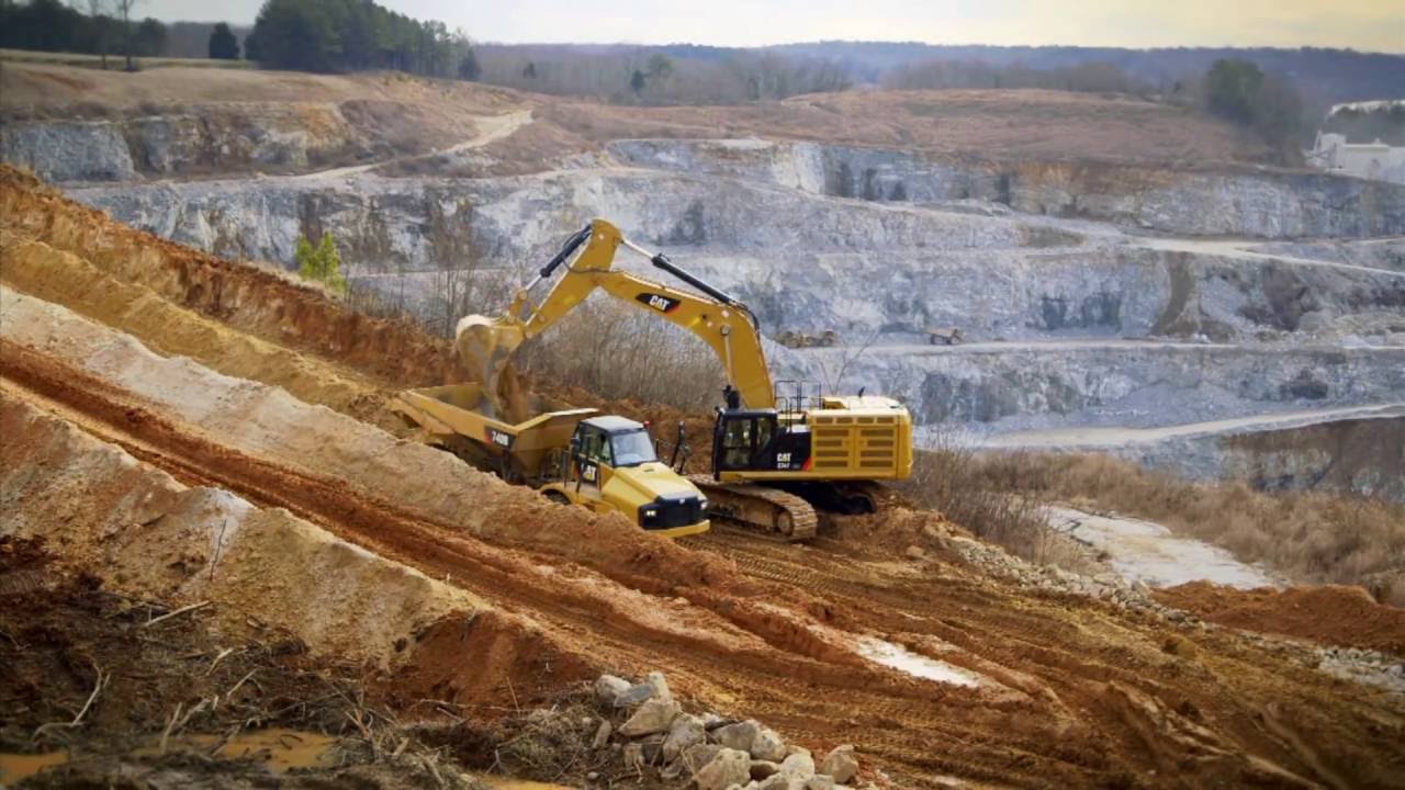 Cat 374 F Excavator Video - 74 Ton Tracked Excavator