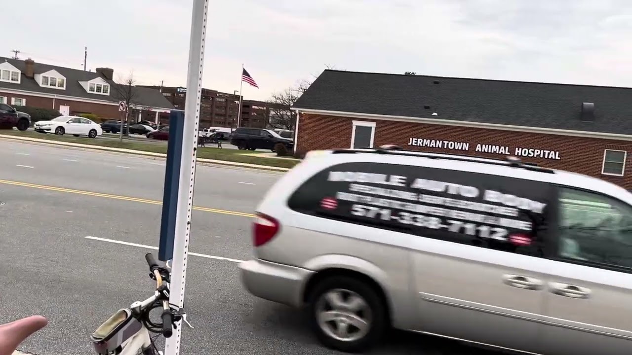 Arriving & Departing Chapter: 102 - Watching Buses Go To Dunn Loring on 1C