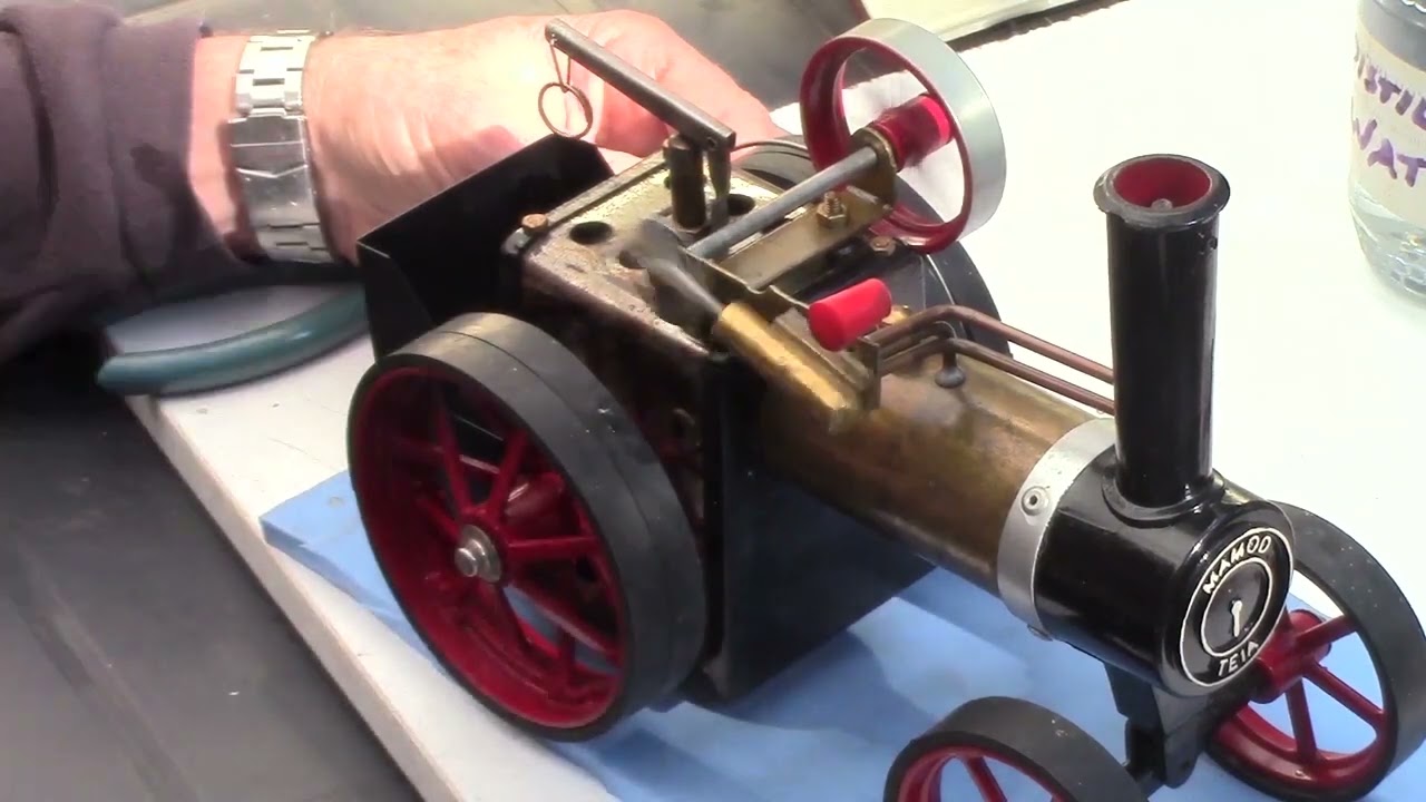 Running my Mamod TE 1A Steam Tractor