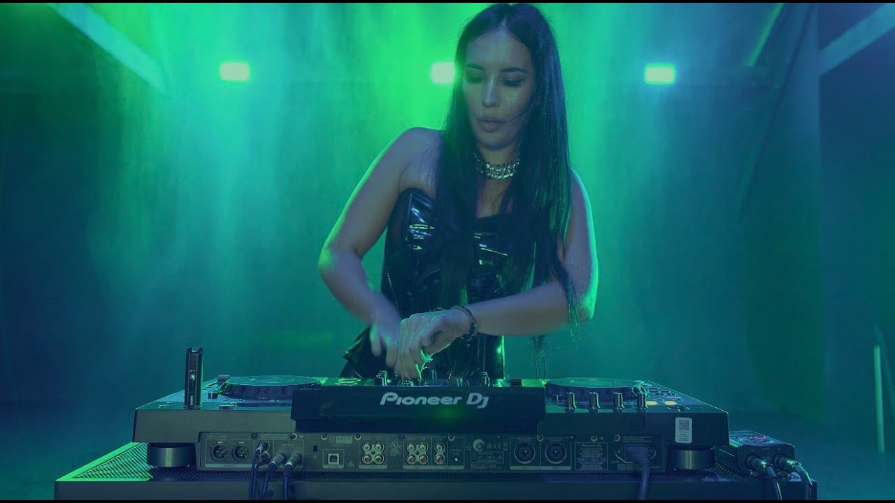 HARD TECHNO DJ SET - Palina La Diva