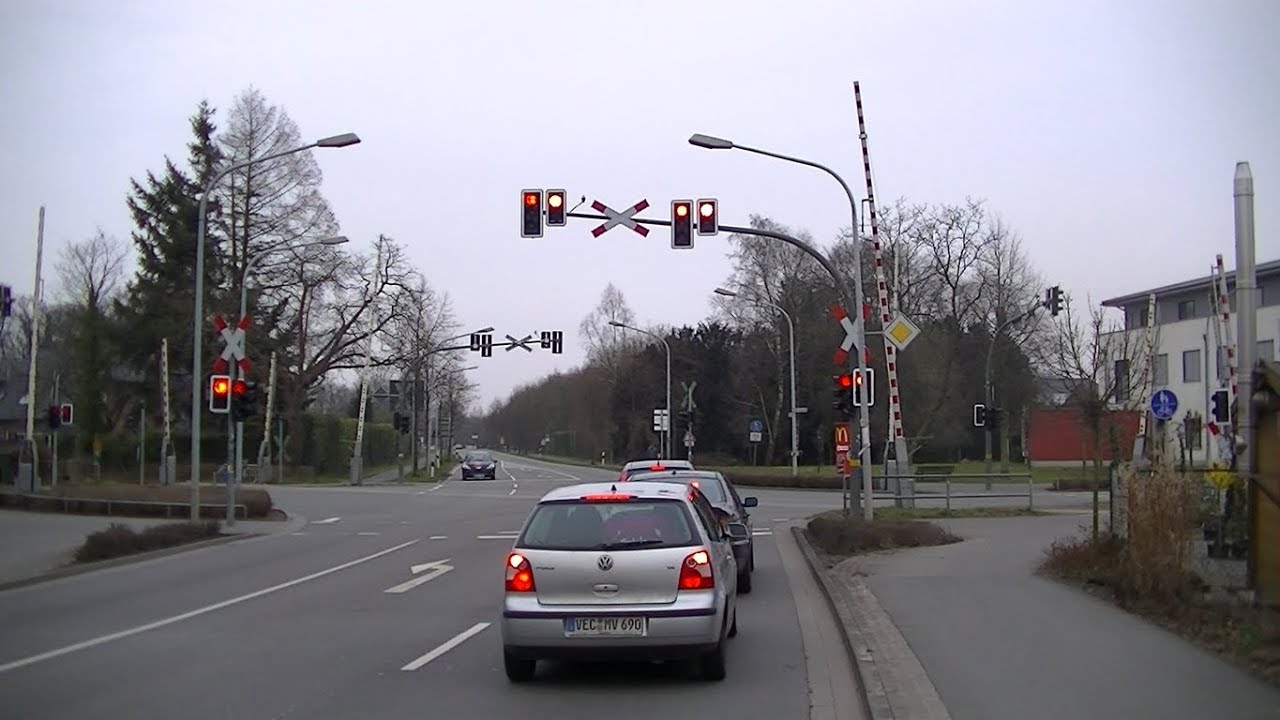 Spoorwegovergang Lohne (D) // Railroad crossing // Bahnübergang