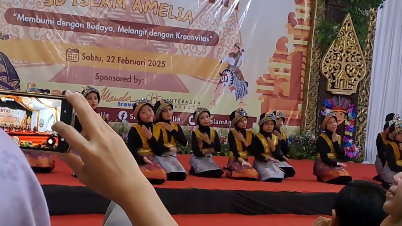Penampilan Kesenian Aceh SD Islam Amelia