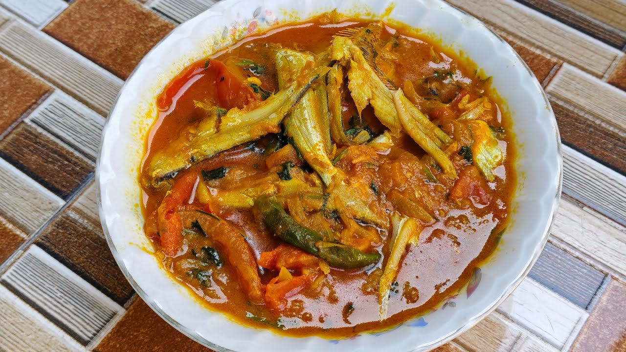 টমেটো দিয়ে কাজলী মাছ ভুনা।