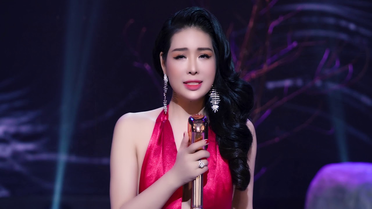 Người đàn bà đi nhặt mặt trời || Tường Vi