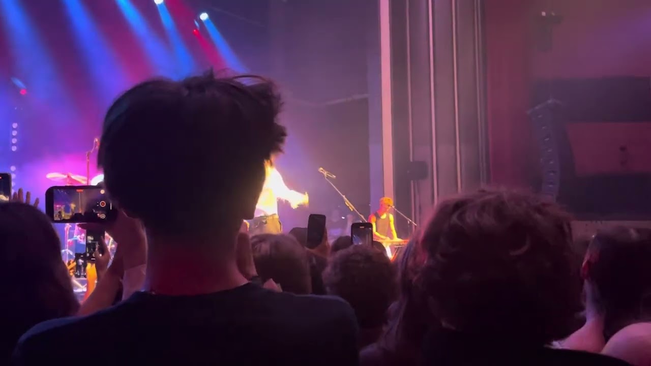back to friends - Daniel Seavey & sombr (Live) - (03/31/2025- Vancouver, B.C.)