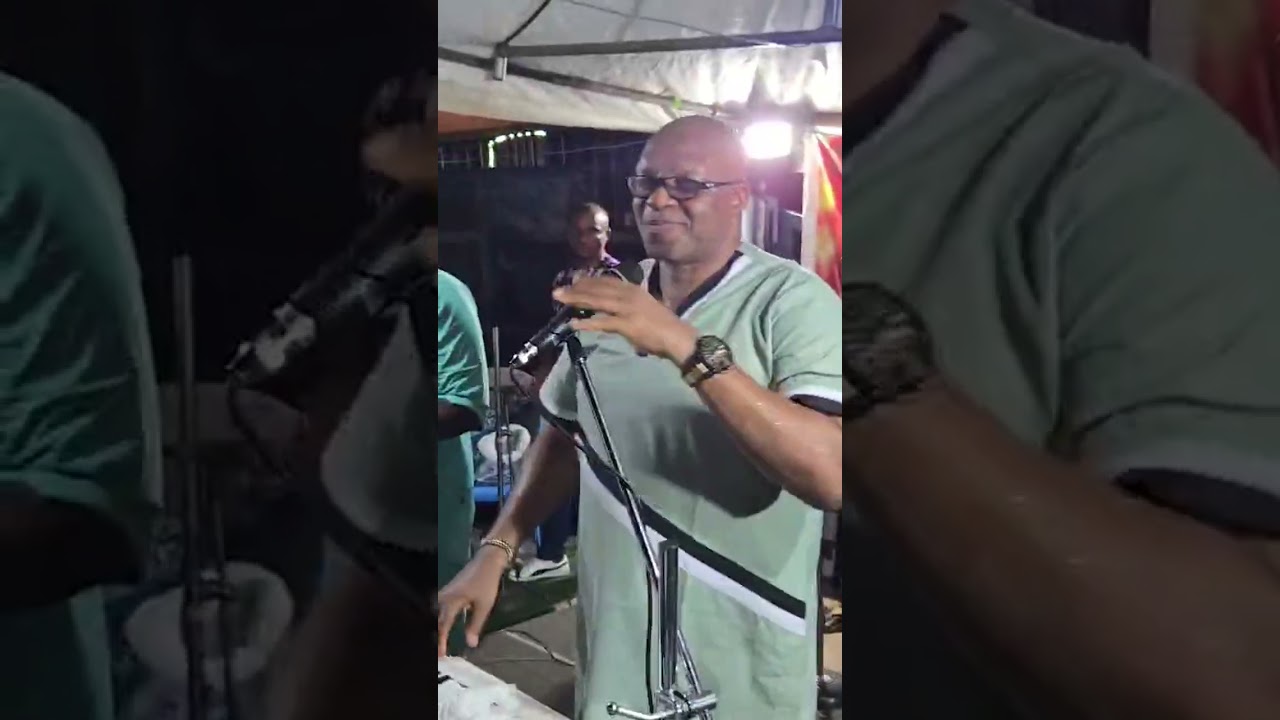 Young Bolivia goes old days music.. Ikeja was chocked 