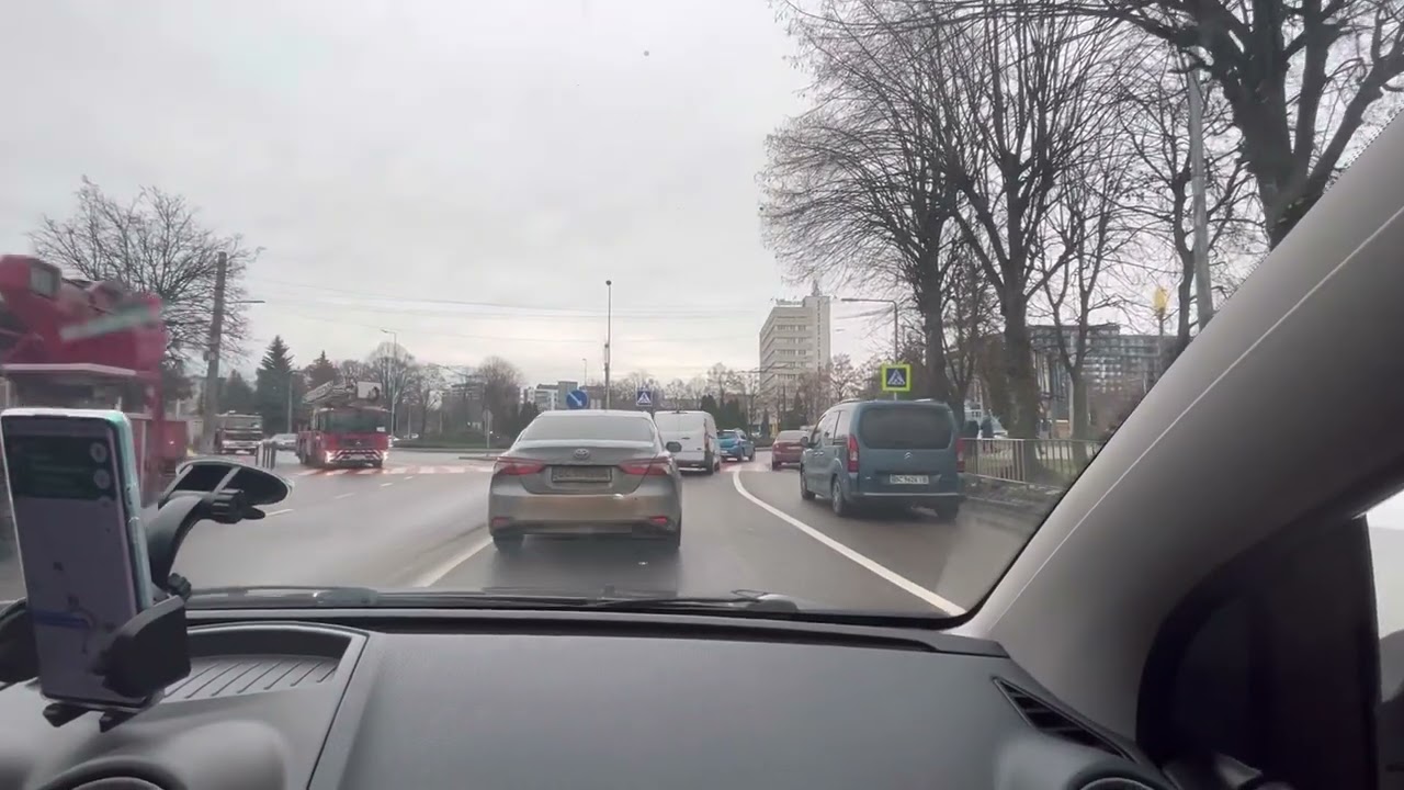 Проїзд перехрестя Липинського-Чорновола