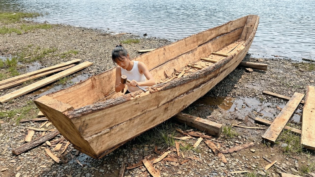A Young Woman Built a Large Wooden Boat for River Transportation and Here’s What Happened