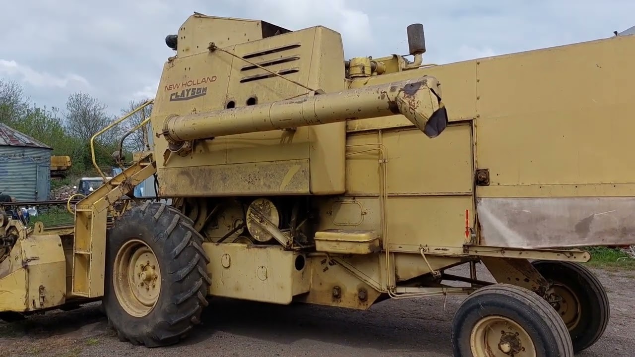 New Holland Clayson M135 Combine.