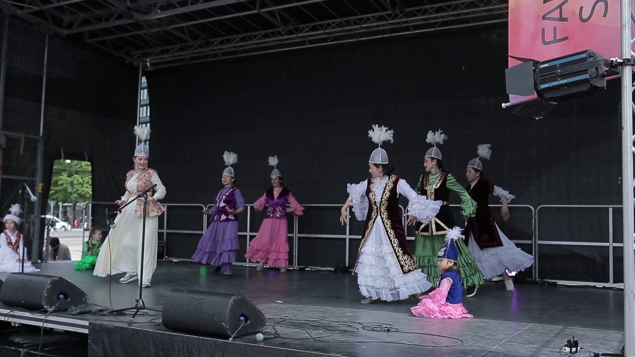 Spr&aring;k- og kulturfestivalen | Fargenes samspill - KAZAKHSTAN