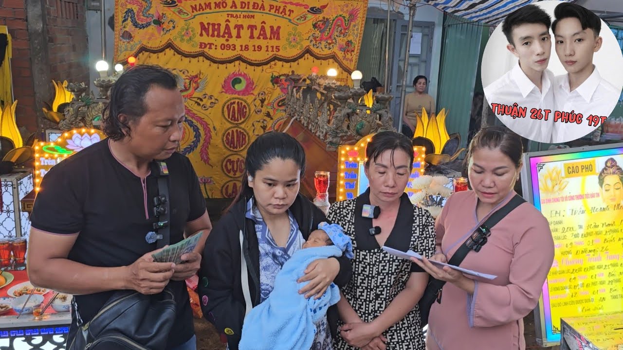 đám mưa chưa từng thấy ngập hết nơi để 2 quan tài của anh em Phúc và Thuận 