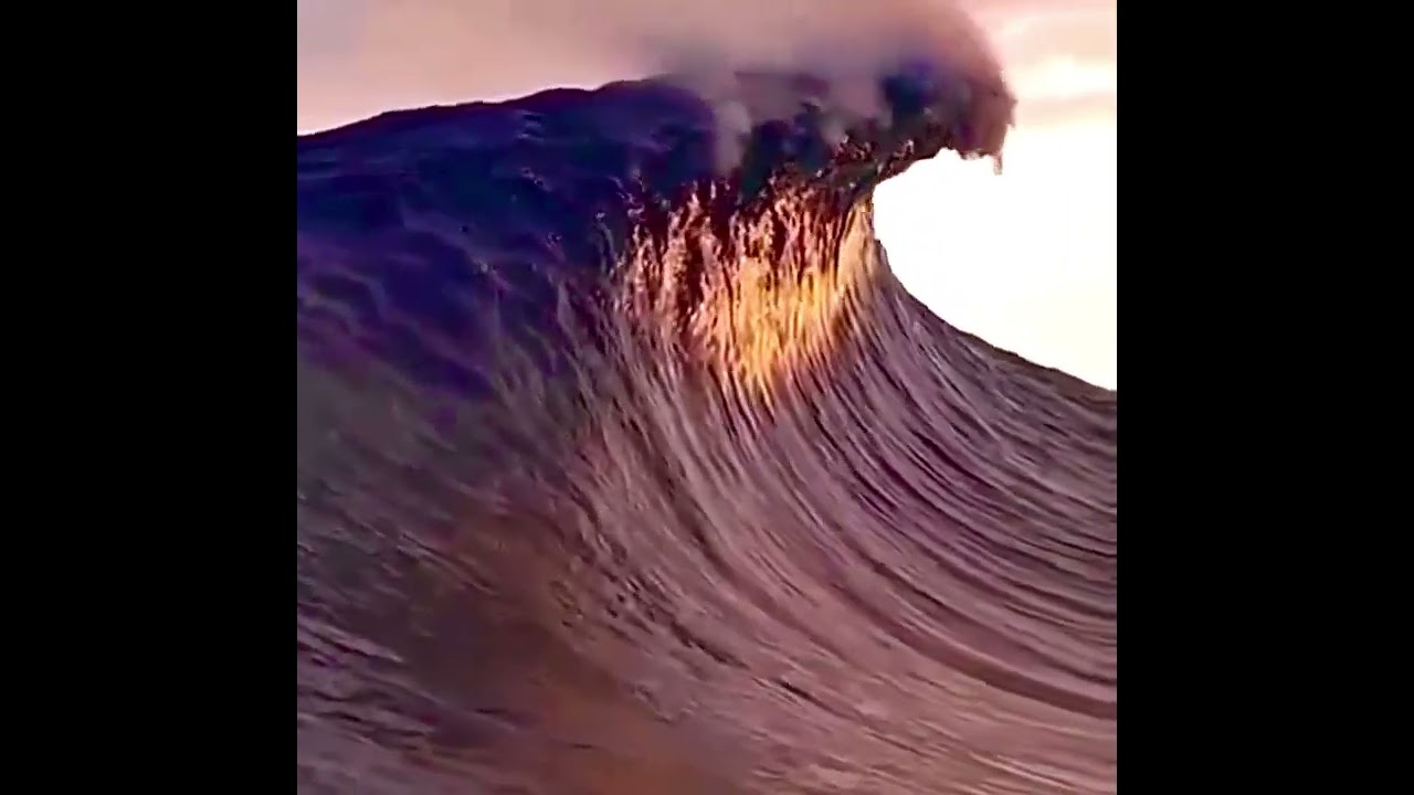 Huge cloud scraper wave 🌊 As blue as my soul💙