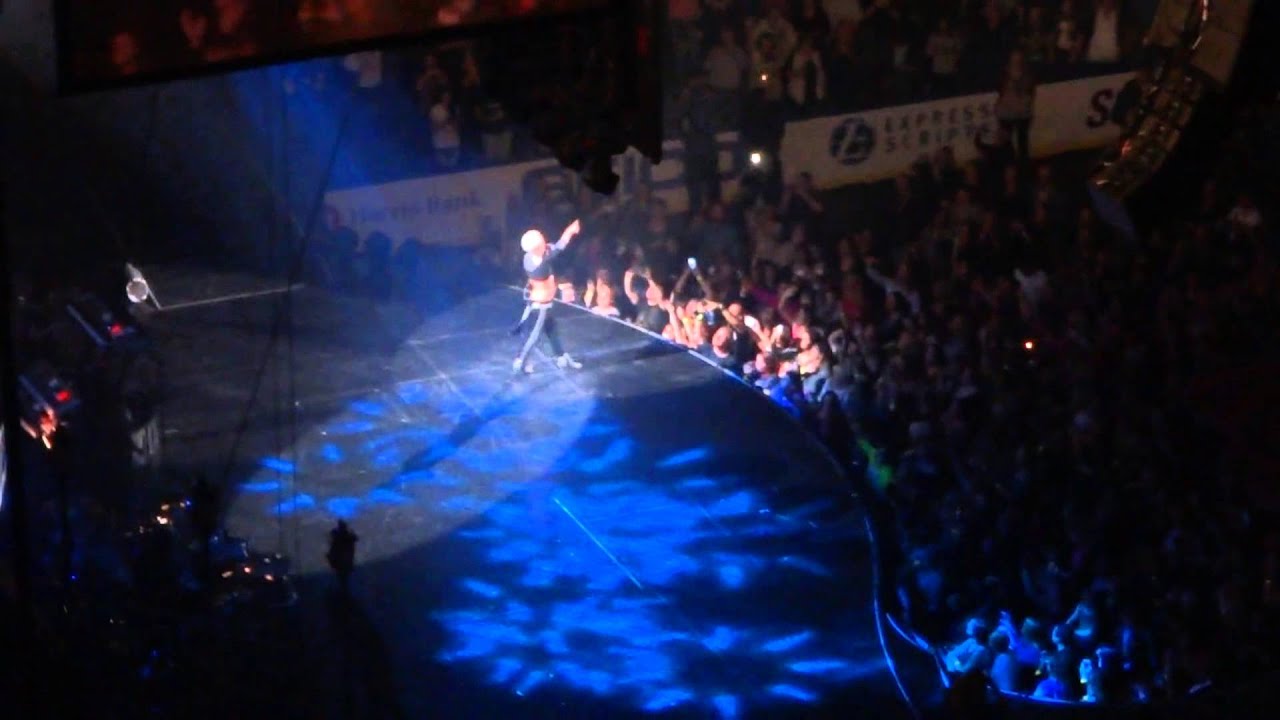 P!nk, St. Louis, 2013, Just Like a Pill and U + UR Hand