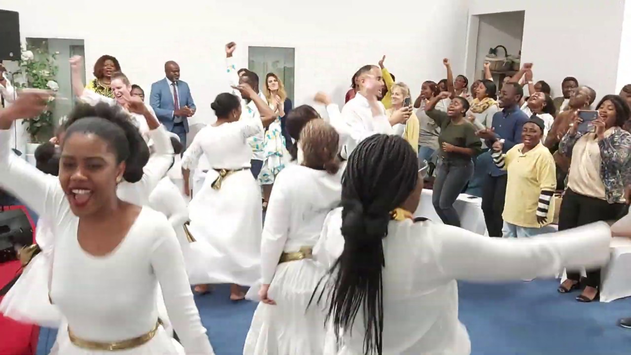Temps de louange et adoration sp&eacute;ciale ETR-bordeaux la chantre constance de la c&ocirc;te d'Ivoire