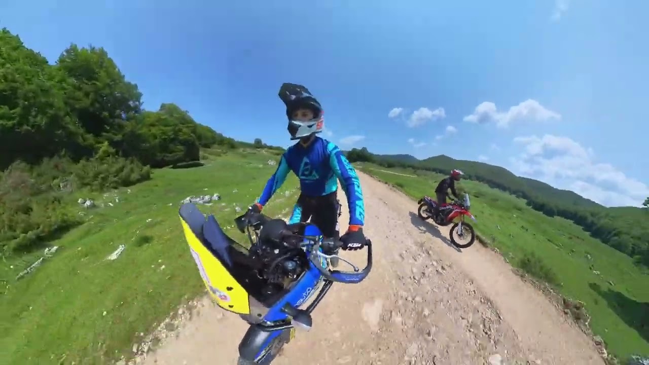 Enduro Camporotondo - Pereto, passaggio in piccolo canyon - Yamaha T&eacute;n&eacute;r&eacute; 700 - Honda Crf 250 rally