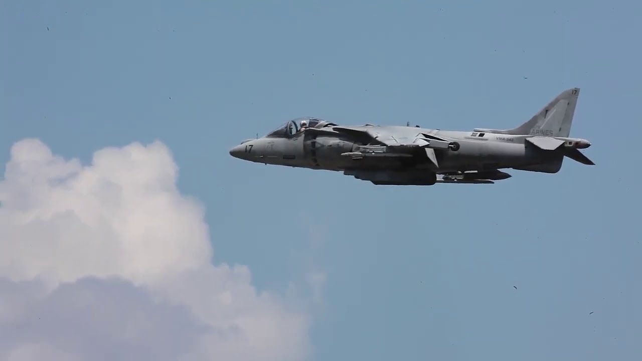 세계최초 수직이착륙기 AV- 8 해리어기 넋놓고 보기
