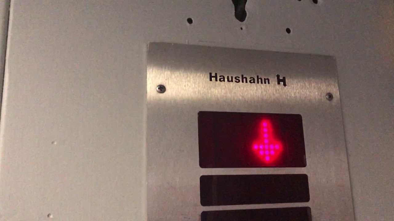 Haushahn Aufzug an der Markthalle in Stuttgart