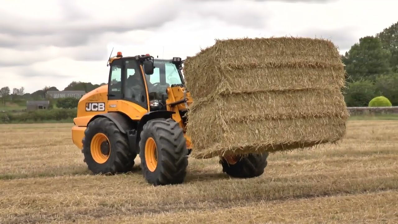TK Robinson Carting straw Bales with JCB and John Deere 02 08 24