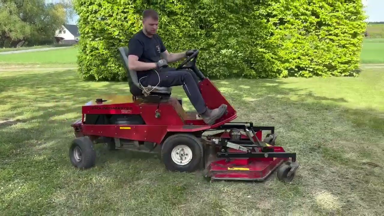 Toro Groundsmaster 120 græsklipper - Kapow Online Auctions