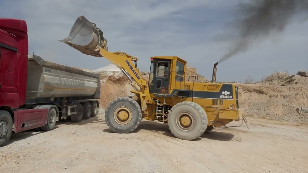 Komatsu WA420 Loder Taş Ocağında Tır Yükleme