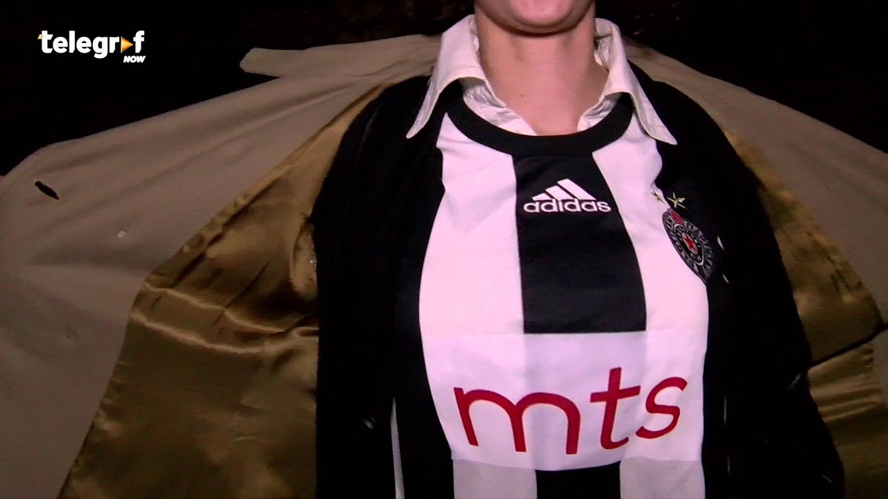 Delije grle devojku u dresu Partizana