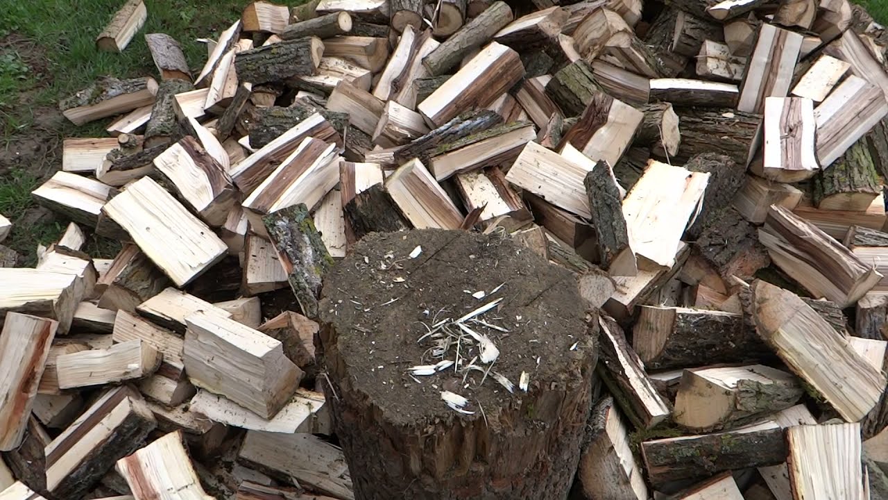 Broušení sekery - štípání dřeva sekerou - sekera Fiskars X17 - lesnická sekera Husqvarna