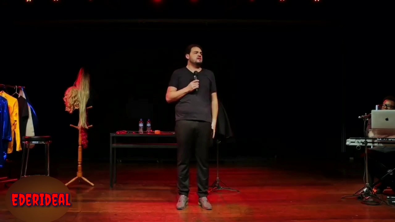 Stand-up do Matheus Cear&aacute; contando piada de gago [Ederideal]
