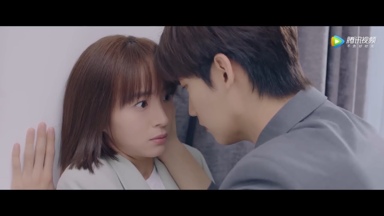 Генеральный директор беспокоился, что Золушка уйдет, поэтому прижал ее к стене