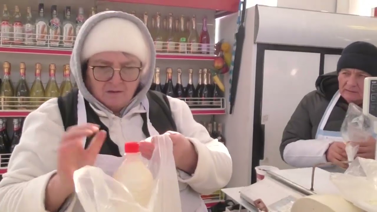 Свежие молочные продукты от Галины привлекают многих покупателей.