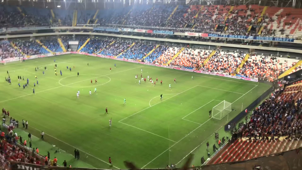 Adana Demirspor Beşiktaş 1-1 çArşı ve Mavi Şimşeklerden Karşılıklı Tezahüratlar