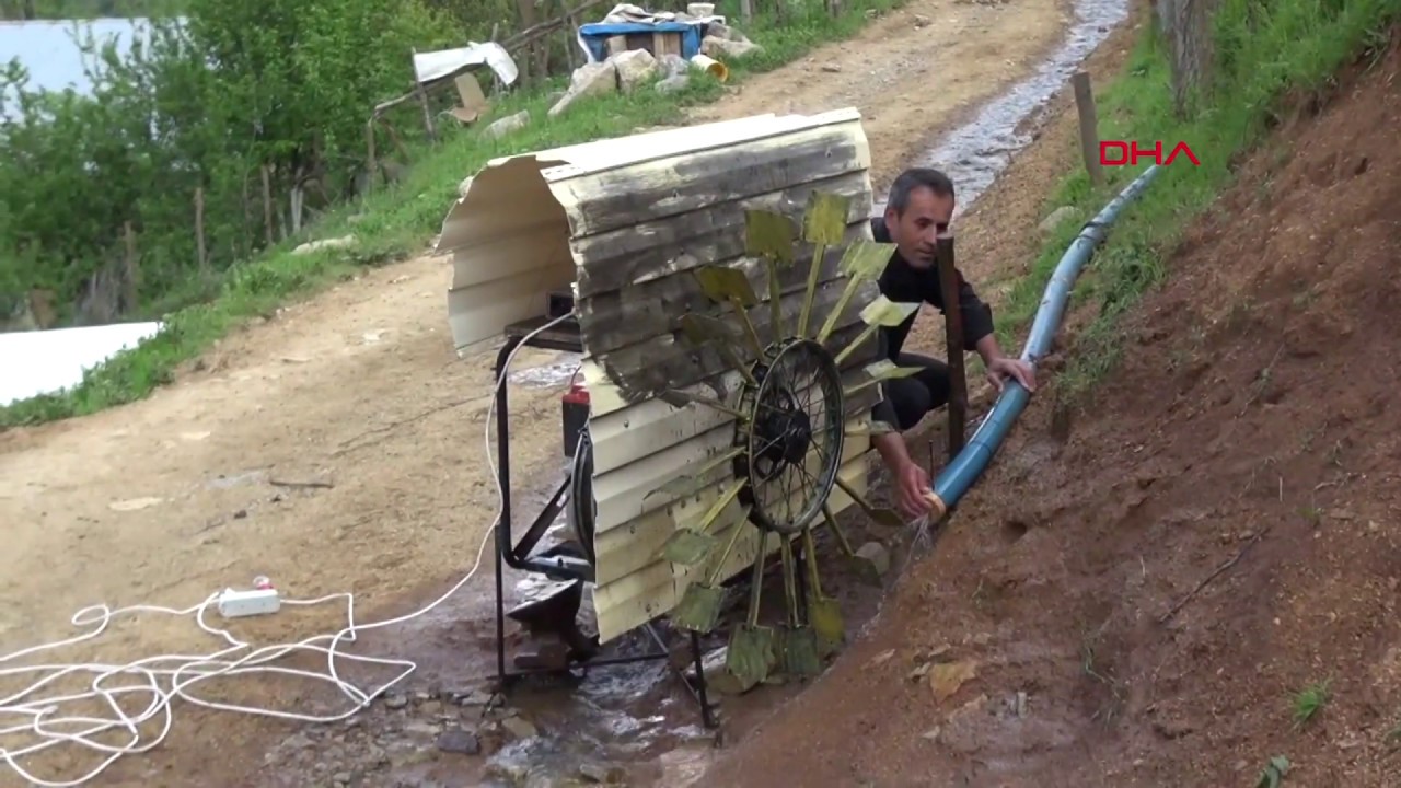 Hurda motosiklet jantıyla evine elektrik üretiyor