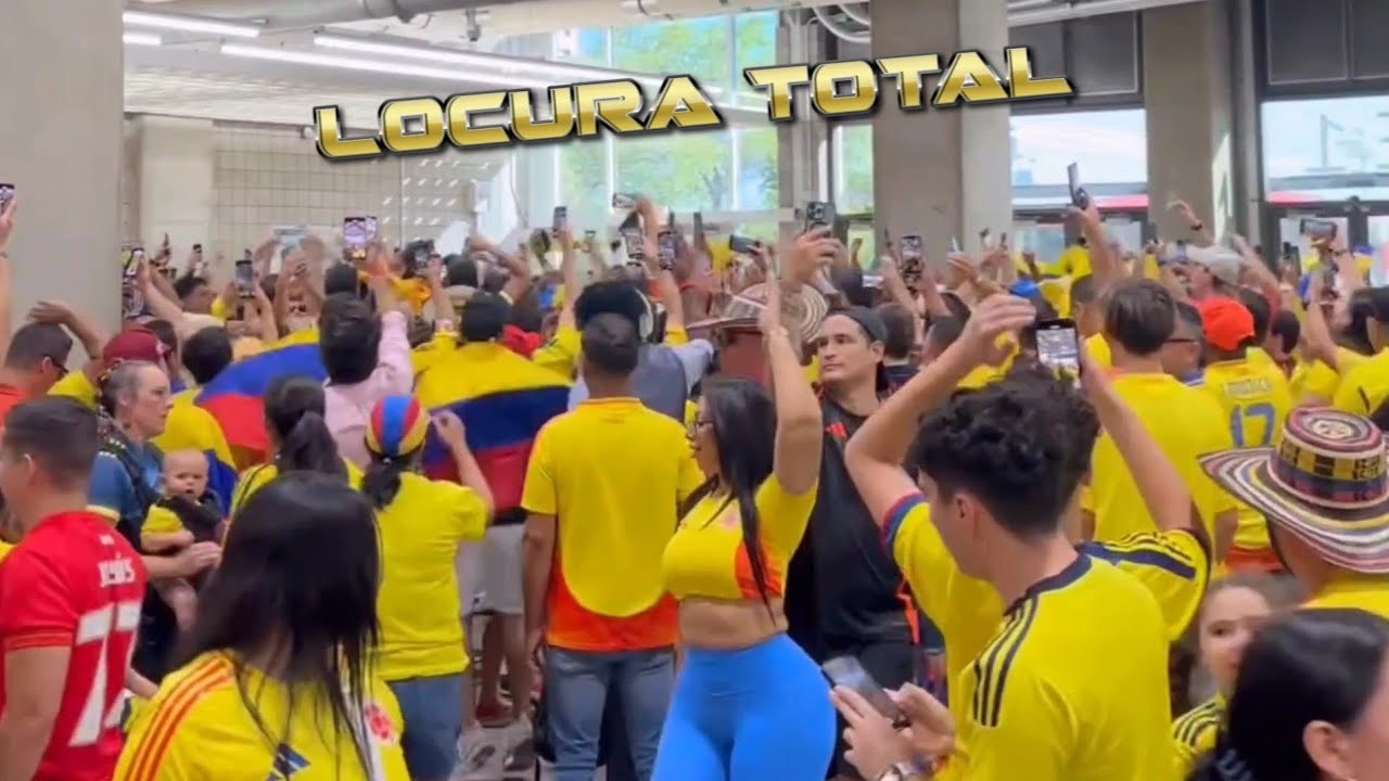 Hinchas Colombianos celebran el pase a semifinales de Copa America