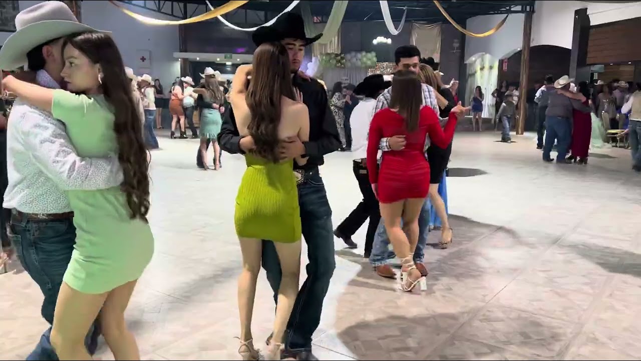Incomparables se ponen los bailes en Chihuahua con los Temibles de Chihuahua 
