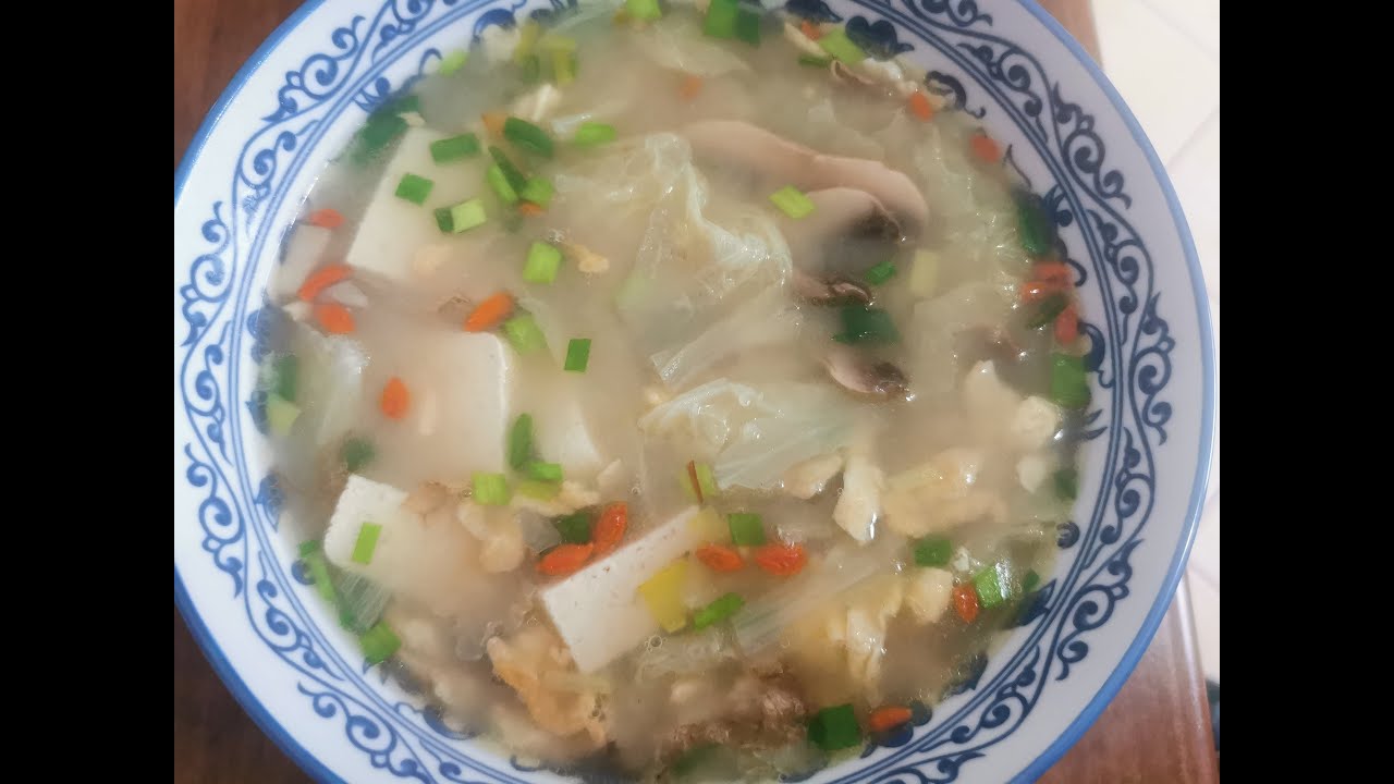 Kuchnia Chińska 中国美食: Zupa z kapusty pekińskiej i pieczarek... :)