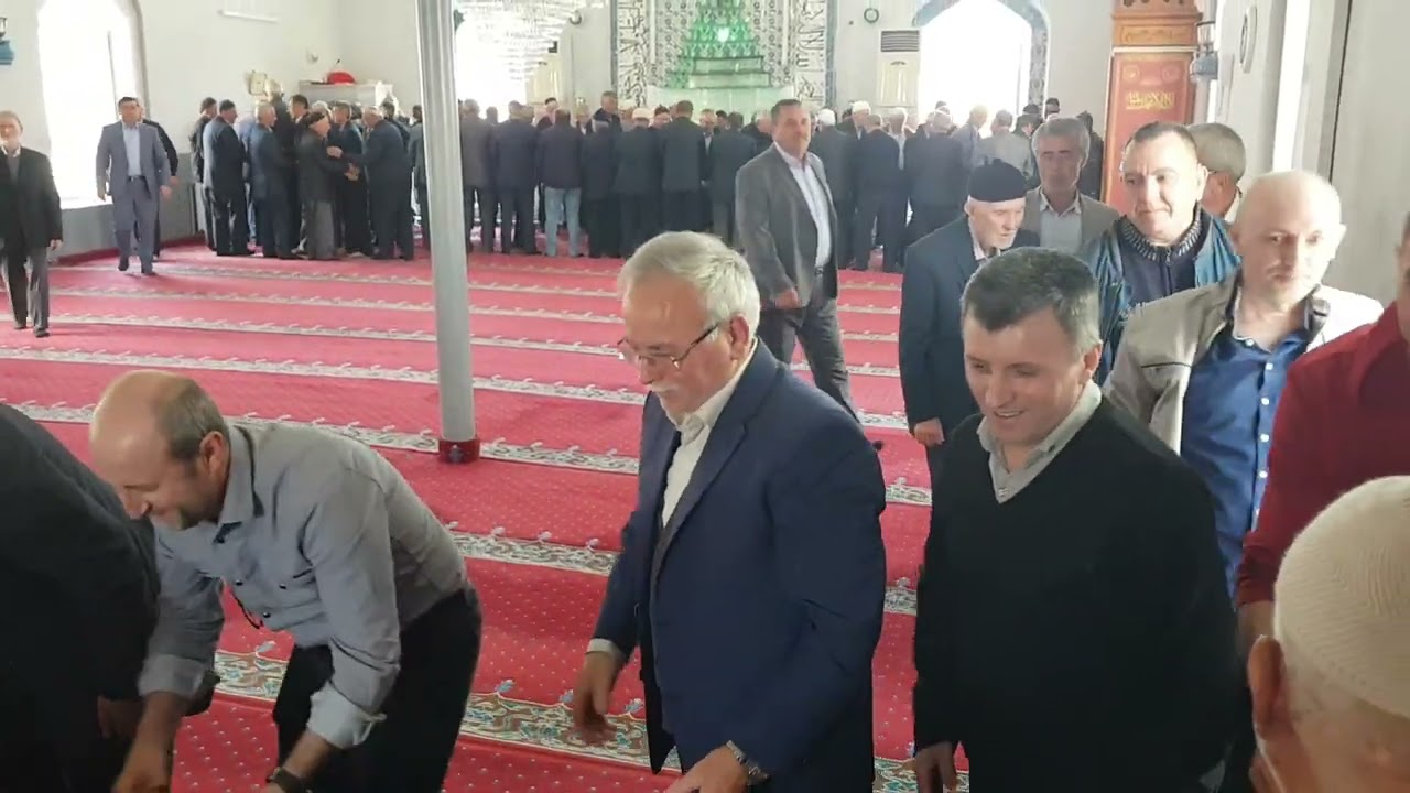 Bursa Yenişehir Orhaniye Köyü Camii'nde Ramazan Bayramı bayramlaşma merasimi 21.04.2023