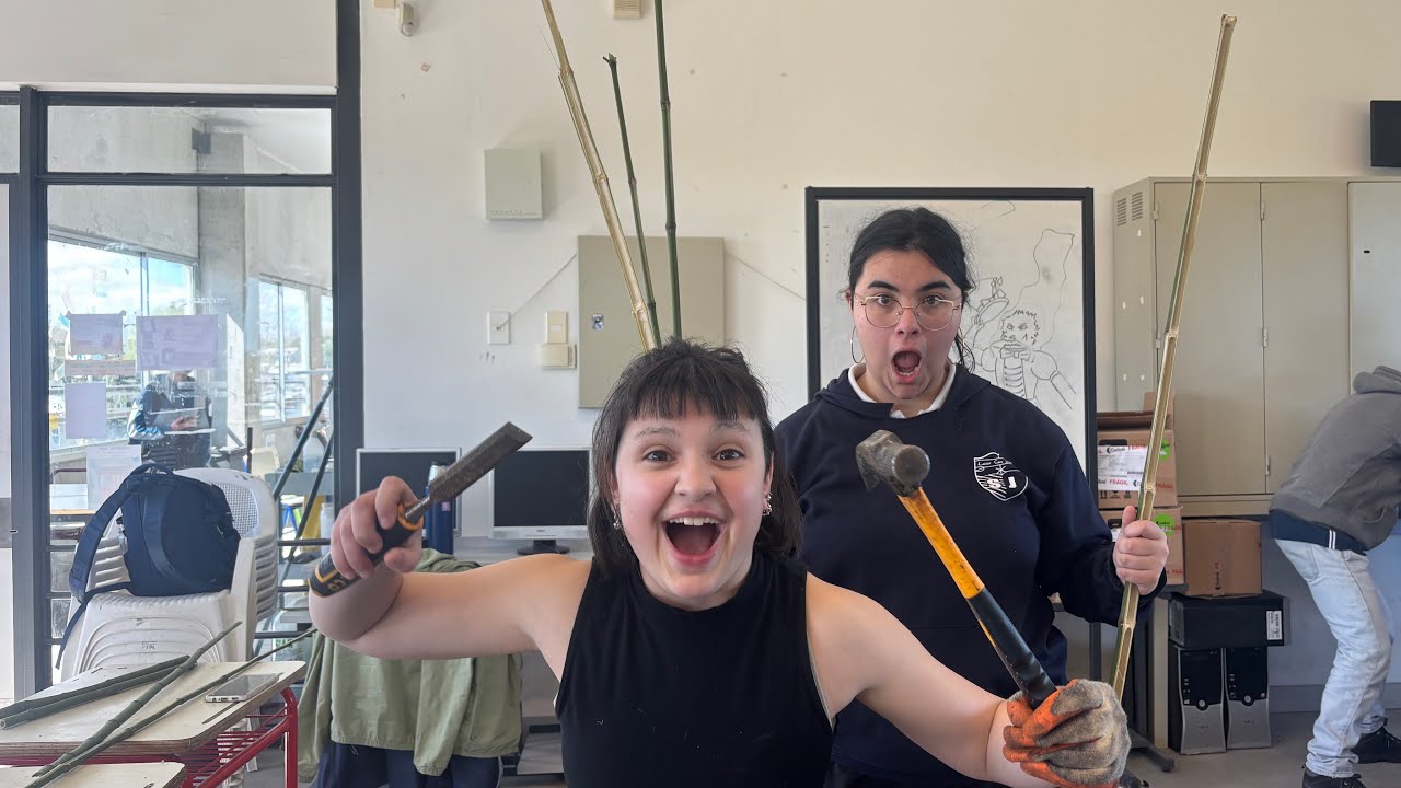 HACIENDO UN COSO DE PALOS PARA LA MULTI (charla  patriota del porque Artigas no existe incluido)