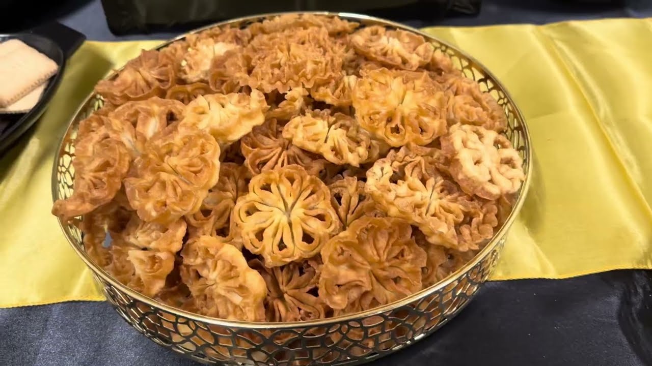 Я собираюсь сделать важное объявление, чтобы поздравить всех с Новым годом. Пожалуйста, слушайте ...